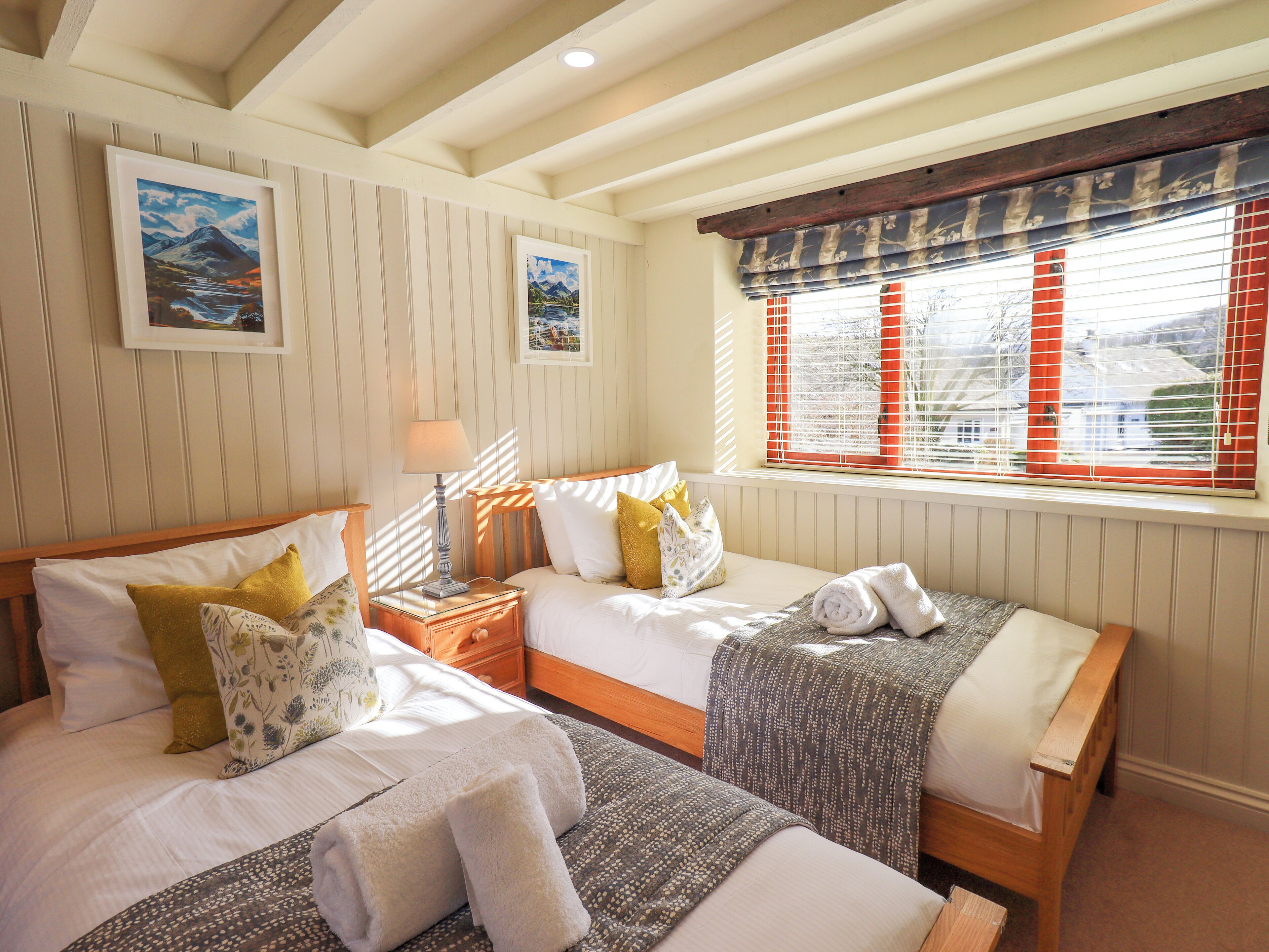 2 개의 침실, 각각 다른 스타일의 인테리어, 각각 다르게 가구 비치, 무료 WiFi