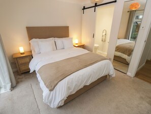 3 makuuhuonetta, yksilöllisesti sisustettu, yksilöllisesti kalustettu