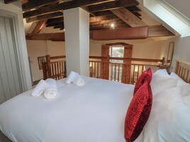 1 habitación, decoración personalizada y muebles diferentes