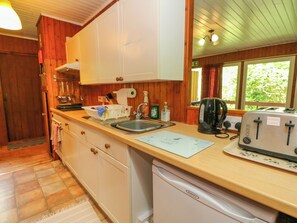 Kühlschrank, Wasserkocher, Toaster, Kochgeschirr/Geschirr/Besteck