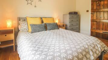 1 Schlafzimmer, individuell dekoriert, individuell eingerichtet