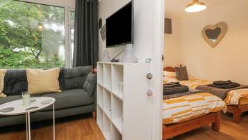 2 bedrooms, individually decorated, individually furnished, free WiFi