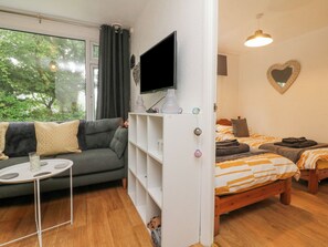 2 개의 침실, 각각 다른 스타일의 인테리어, 각각 다르게 가구 비치, 무료 WiFi