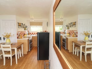 Cottage | Private kitchen | Fridge, electric kettle, toaster, cookware/dishes/utensils - Number 24 The Park (Bude)