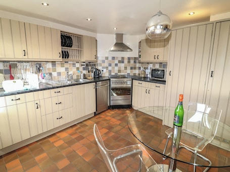 Fridge, dishwasher, electric kettle, toaster