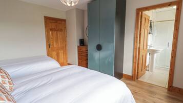 3 bedrooms, individually decorated, individually furnished, free WiFi