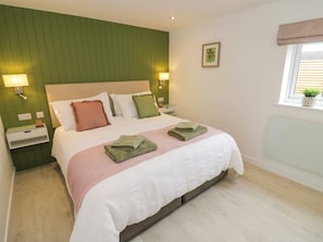 1 Schlafzimmer, individuell dekoriert, individuell eingerichtet