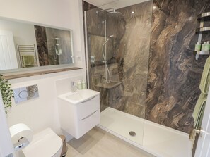 Shower - The Croft (Warwick)