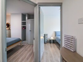 2 habitaciones, decoración personalizada y muebles diferentes 