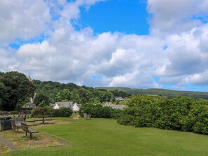 Outdoor dining - Lodge 5 - "hawthorn" (Isle of Arran)