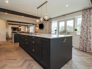 Fridge, dishwasher, electric kettle, toaster - Providence Farmhouse (York)