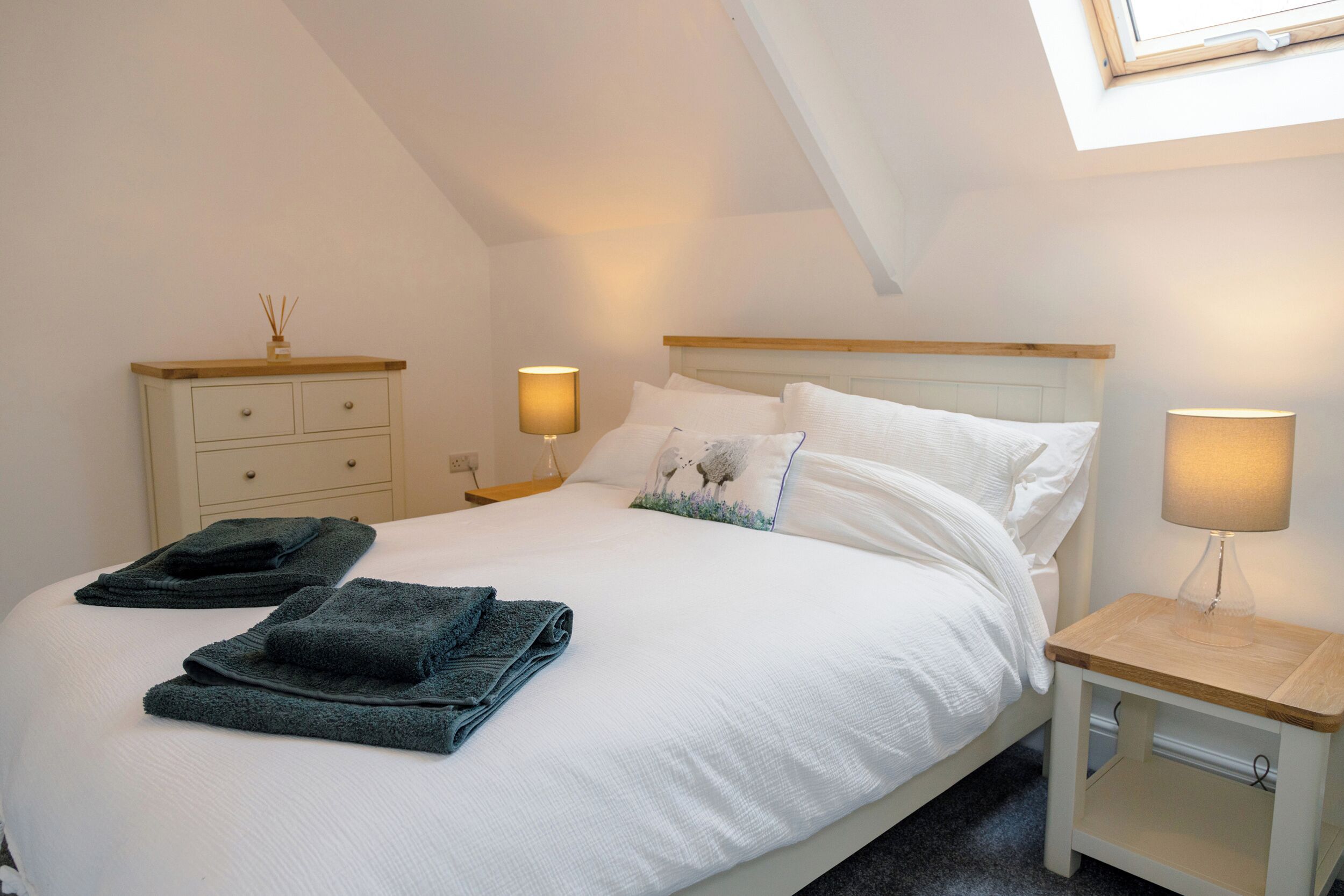 2 bedrooms, individually decorated, individually furnished, free WiFi