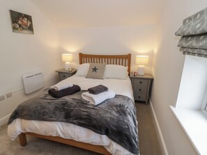 2 dormitorios, decoración individual, mobiliario individual