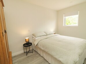 2 bedrooms, free WiFi, individually decorated, individually furnished - Woodside Guest House (Coleraine)