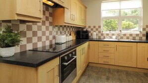 Cookware/dishes/utensils - Woodside Guest House (Coleraine)