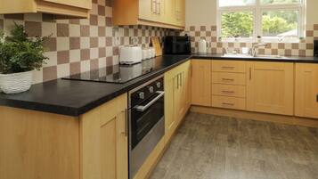 Cookware/dishes/utensils