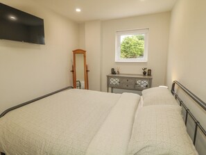 2 bedrooms, WiFi (free), individually decorated, individually furnished - Woodside Guest House (Coleraine)