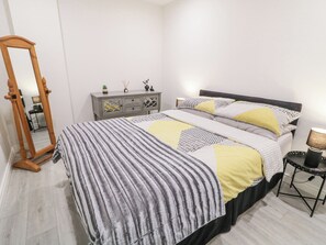 2 bedrooms, individually decorated, individually furnished, free WiFi