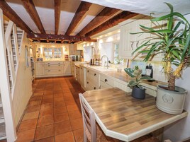 Frigorifero, lavastoviglie, bollitore elettrico, tostapane