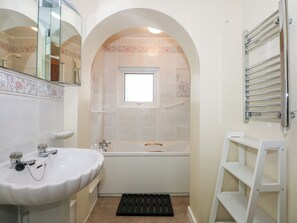Bathroom - 11 South Snowdon Wharf (Porthmadog)
