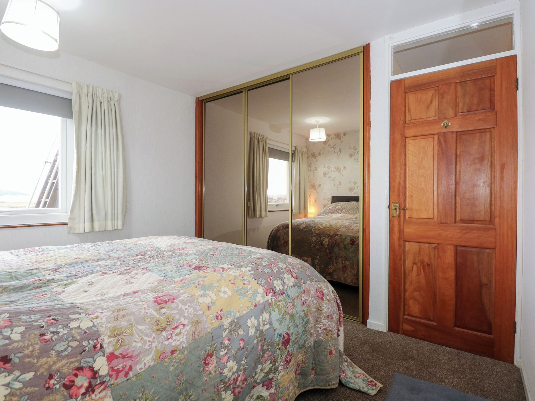 2 dormitorios, decoración individual, mobiliario individual