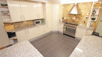 Fridge, dishwasher, cookware/dishes/utensils