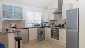 Fridge, dishwasher, electric kettle, cookware/dishes/utensils