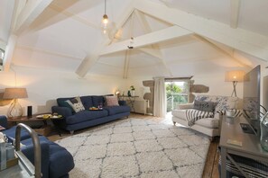 Living area - Stable Loft (Newquay)