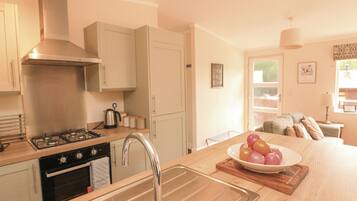 Fridge, dishwasher, cookware/dishes/utensils