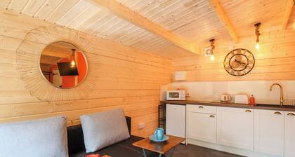 Log Cabin - Amber Glow