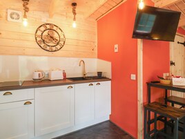 冰箱、电热水壶、烤面包机、厨具/餐具