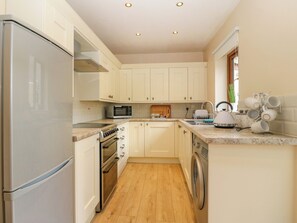 Kühlschrank, Geschirrspüler, Wasserkocher, Toaster