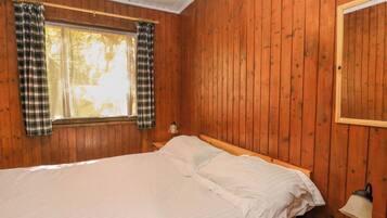 2 bedrooms, individually decorated, individually furnished, free WiFi