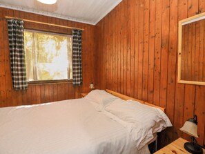 2 Schlafzimmer, individuell dekoriert, individuell eingerichtet