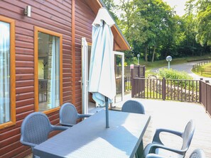 Outdoor dining - The Poplars - 11 Pool View (Newton Abbot)