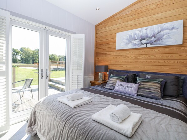 3 bedrooms, individually decorated, individually furnished