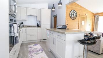 Dishwasher, cookware/dishes/utensils