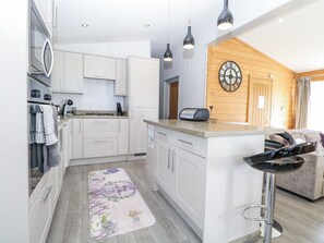 Dishwasher, cookware/dishes/utensils