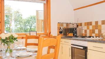 Rentaplats i utensilis de cuina, vaixella i coberteria