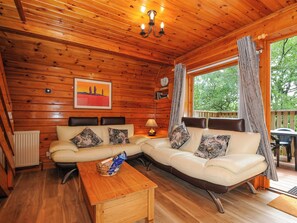 Living area - Lodge 32 - Cowslip (Newton Abbot)