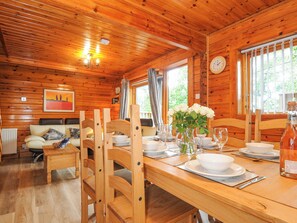 Dining - Lodge 32 - Cowslip (Newton Abbot)