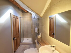 Shower - Squirrel Cottage (Keswick)