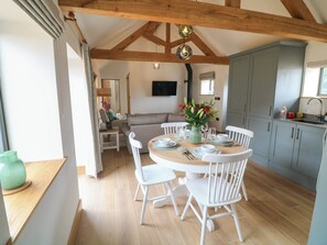 Cottage | Dining - Tawny Barn (Lincoln)