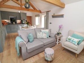 Cottage | Living area - Tawny Barn (Lincoln)