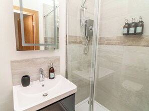 Cottage | Bathroom - Tawny Barn (Lincoln)