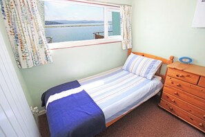 2 bedrooms, individually decorated, individually furnished, free WiFi - Harbour Flat - 12E South Snowdon Wharf (Porthmadog)