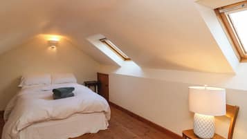 2 bedrooms, individually decorated, individually furnished, free WiFi