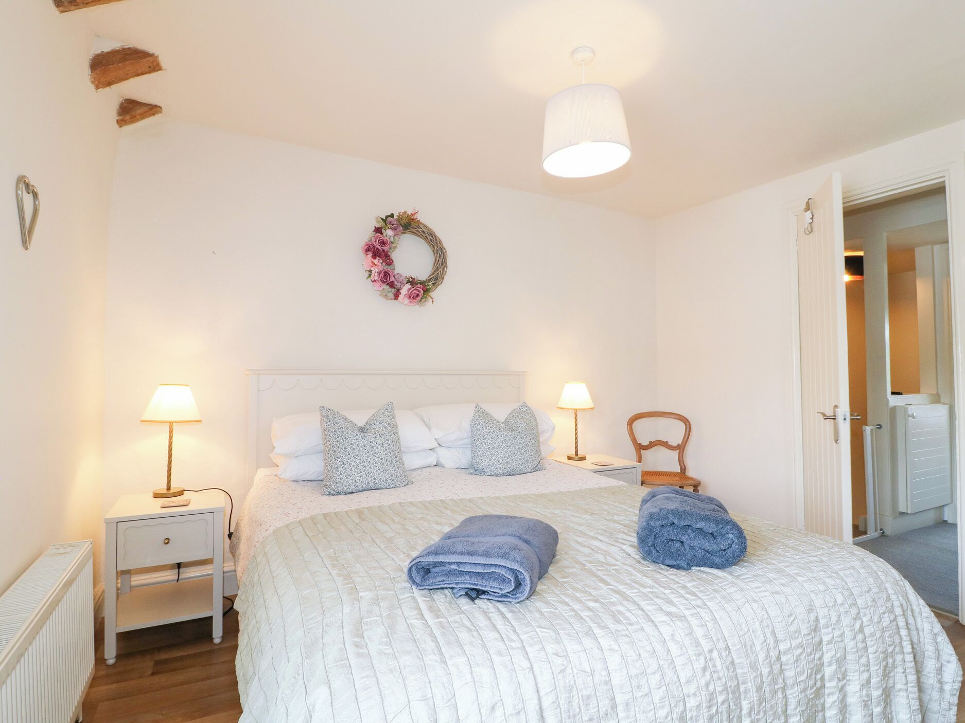2 bedrooms, individually decorated, individually furnished, free WiFi