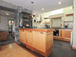 Refrigerador, lavavajillas, tetera/pava eléctrica, tostadora