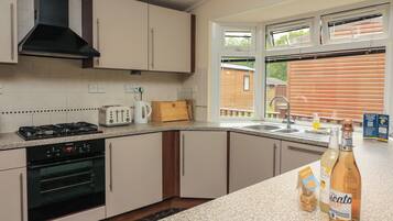 Dishwasher, cookware/dishes/utensils